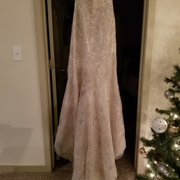 Formal/Wedding Dress - Picture 4 of 7